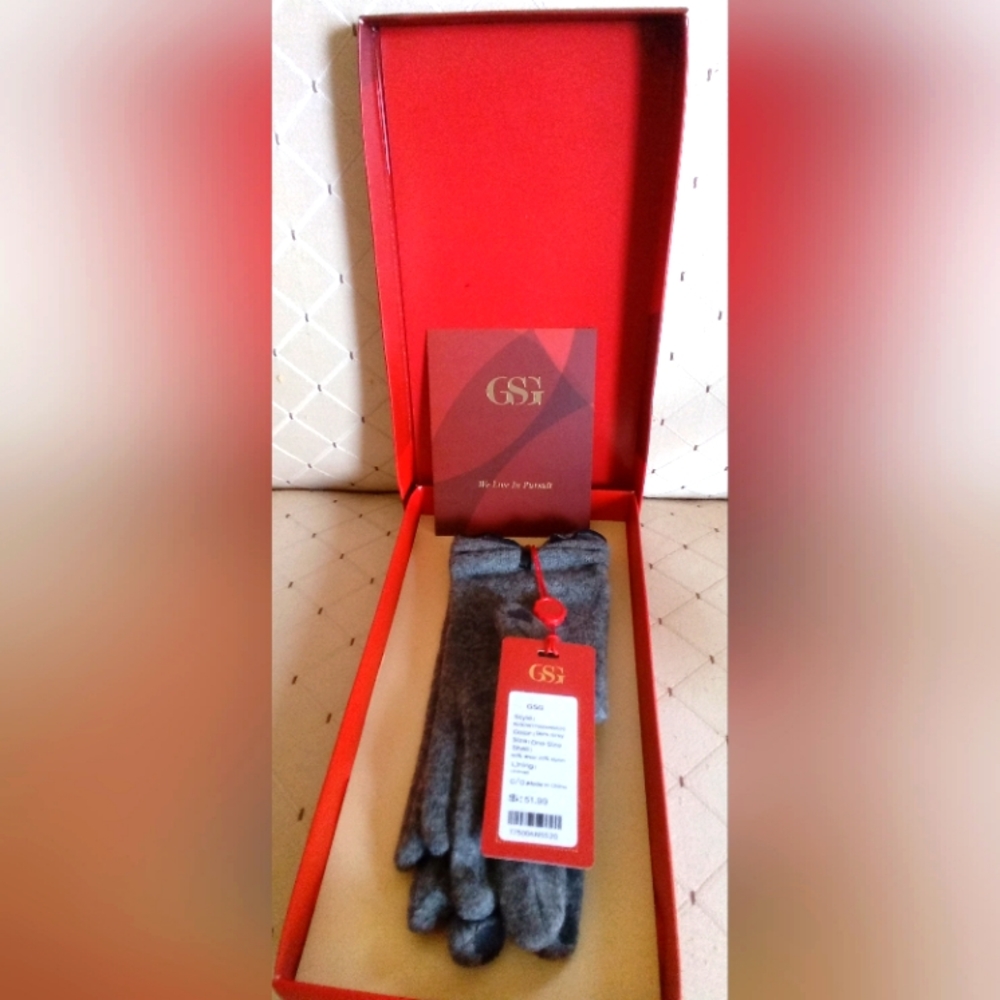 GSG GLOVES NWT